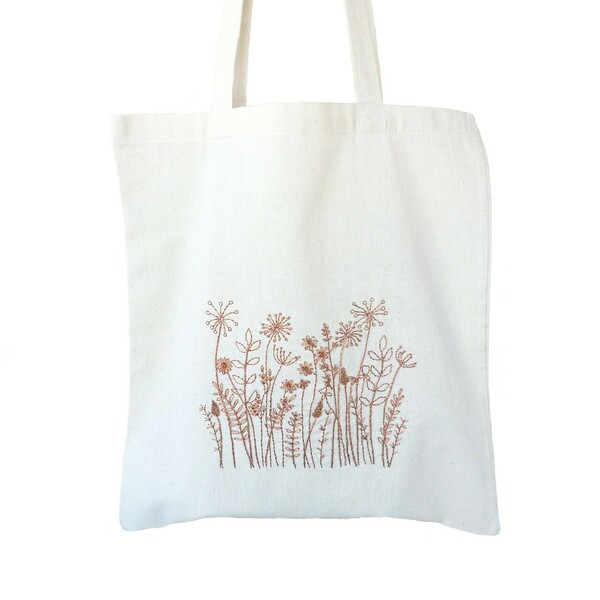Τσάντα πάνινη tote bag από 100% βαμβακερό ύφασμα κεντημένη στο χέρι, σχέδιο "Bronze flowers" - ύφασμα, ώμου, tote, πάνινες τσάντες