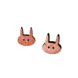 "Κουνελάκια!" - Καρφωτά σκουλαρίκια από ξύλο ροζ κουνελάκια 1,3 εκ. ζωγραφισμένα στο χέρι, βάση ατσάλι - δώρο, καθημερινό, καρφωτά, μικρά, κουνελάκι