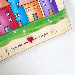 Ξύλινη κλειδοθήκη 25Χ19εκ., με σπιτάκια και καρδιά. - ζωγραφισμένα στο χέρι, κλειδί, ξύλινα διακοσμητικά, κλειδοθήκες - 2
