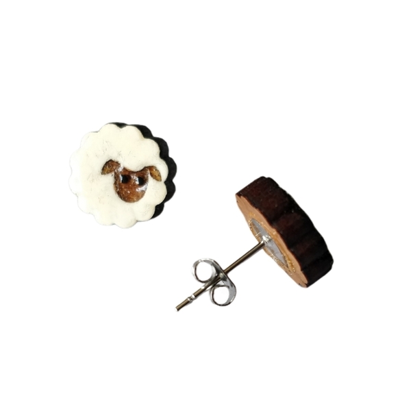 "Πρόβατα!" - Καρφωτά σκουλαρίκια λευκά Πρόβατα από ξύλο 1,3 εκ. ζωγραφισμένα στο χέρι, βάση ατσάλι - πρωτότυπο, καθημερινό, καρφωτά, μικρά - 2