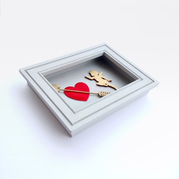 Καδράκι ξύλινο με Κόκκινη Καρδιά, Χρυσό βέλος και Xρυσό Άγγελο 21,5x16,5x3.5 - πίνακες & κάδρα, καρδιά, αγάπη, διακοσμητικά, δώρα αγίου βαλεντίνου, αγγελάκι - 2