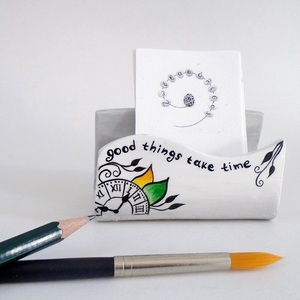 Επιτραπέζια πήλινη καρτοθήκη, ζωγραφισμένη στο χέρι με θετικό μήνυμα. - ζωγραφισμένα στο χέρι, πηλός, αξεσουάρ γραφείου