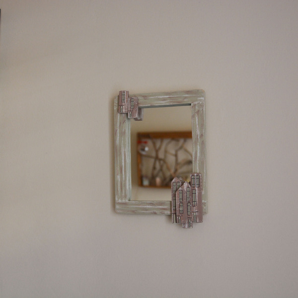 Καθρέπτης ξύλινος χειροποίητος ζωγραφισμένος στο χέρι Γειτονιά με σπίτια 20x26x4 Λαδί Καπαδάκης - ζωγραφισμένα στο χέρι, διακόσμηση, χειροποίητα - 4