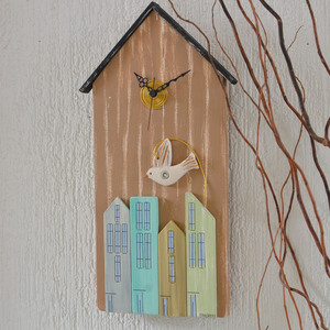 Ρολόι τοίχου ξύλινο χειροποίητο Σπίτια με κεραμικό περιστέρι 25x50x5 Πολύχρωμο Καπαδάκης - ξύλο, ξύλο, ζωγραφισμένα στο χέρι, διακόσμηση, τοίχου, χειροποίητα, ρολόγια, ξύλινα διακοσμητικά τοίχου - 3