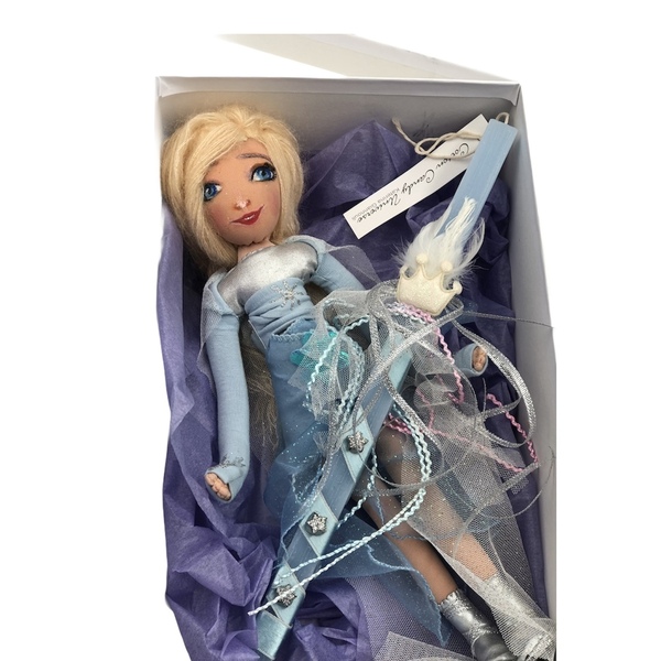 Σετ Δώρου ,Λαμπάδα αρωματική γαλάζια 30cm ,με κούκλα πριγκίπισσα πάνινη 33cmύψος - κορίτσι, λαμπάδες, σετ, πριγκίπισσες, παιχνιδολαμπάδες - 3