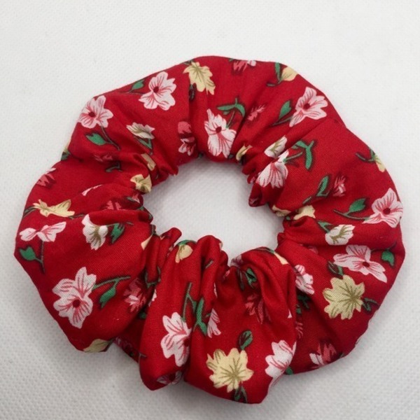 Υφασμάτινο λαστιχάκι scrunchie floral red - ύφασμα, φλοράλ, για τα μαλλιά, δώρα για γυναίκες, λαστιχάκια μαλλιών - 4