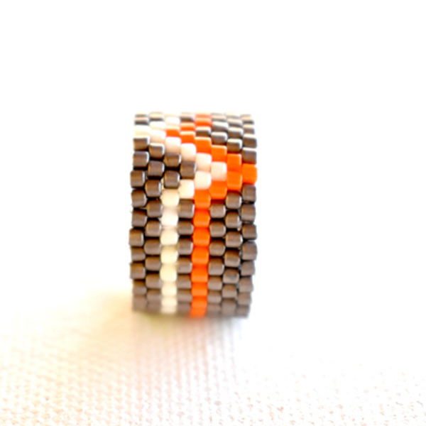Δαχτυλίδι γκρι με γεωμετρικό σχέδιο σε πορτοκαλί και εκρού Miyuki delica χάντρες - γεωμετρικά σχέδια, χάντρες, miyuki delica, σταθερά, μεγάλα - 3