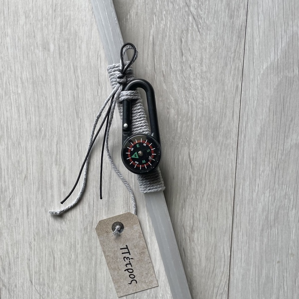 Λαμπάδα γκρι λεπτή με γάντζο και πυξίδα με όνομα (ύψος 7 εκ.) - λαμπάδες, για εφήβους, προσωποποιημένα, μπρελοκ κλειδιών - 2