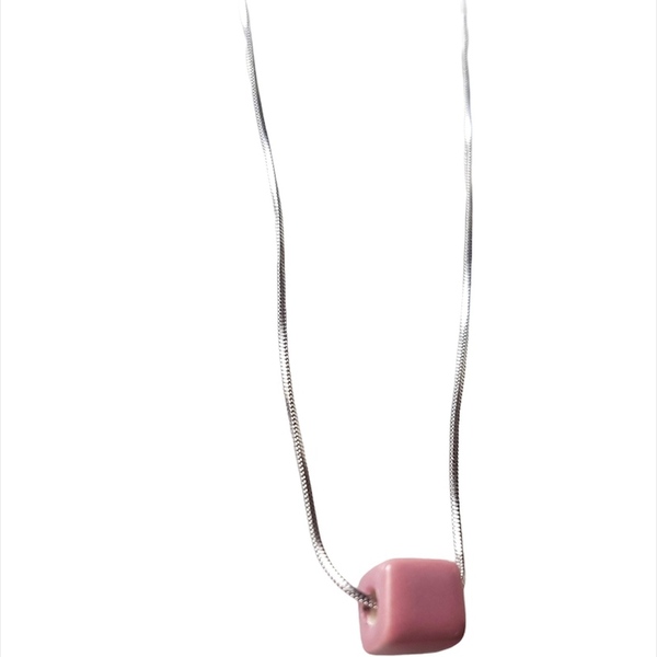 Χειροποίητο Κολιέ με Ατσάλινη Ασημένια Αλυσίδα με Κεραμική Ροζ Χάντρα - επάργυρα, κεραμικό, χάντρες, ατσάλι