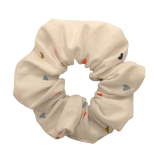 Λευκό με καρδιές υφασμάτινο λαστιχάκι scrunchie - ύφασμα, καρδιά, δώρα για γυναίκες, λαστιχάκια μαλλιών