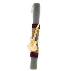 Χειροποίητη Αρωματική Λαμπάδα με Ξύλινη Διακοσμητική Κιθάρα σε Γκρι 30cm - λαμπάδες, για ενήλικες, για εφήβους