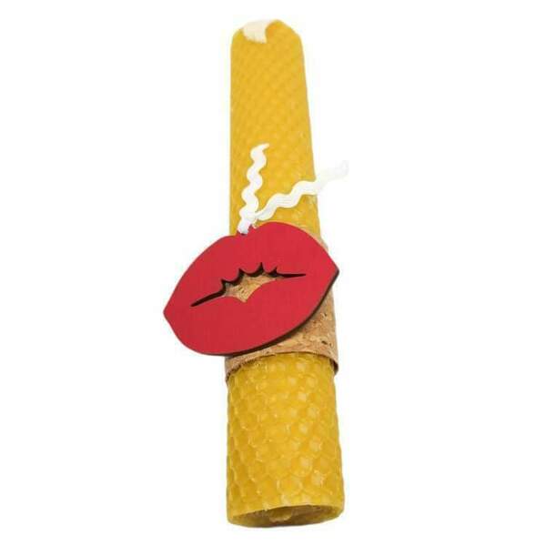 Χειροποίητη λαμπάδα "κόκκινα χείλη" με κηρήθρα από μελισσοκέρι - γυναικεία, κορίτσι, λαμπάδες, για ενήλικες, για εφήβους
