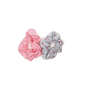 Λαστιχάκια μαλλιών υφασμάτινα scrunchies, ένα ροζ ένα floral - ύφασμα, λαστιχάκια μαλλιών