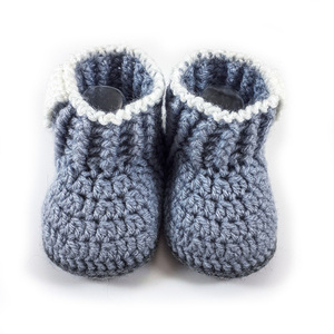 Πλεκτά λευκά-γκρι μποτάκια για αγόρια/ παπούτσια /0-12/ Crochet white-grey booties for a baby boy - βρεφικά ρούχα, αγόρι