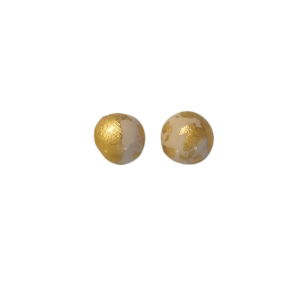 Καρφωτά σκουλαρίκια με φύλλα χρυσου 23,75 καράτια Ιταλίας Manetti και από πολυμερικό πηλό χειροποίητα σχέδιο : μπεζ χρυσή μπάλα-Αντίγραφο - χρυσό, πηλός, χειροποίητα, μικρά, καρφάκι