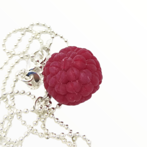 Kολιέ Κόκκινα Μούρα(Raspberries necklaces),χειροποίητα κοσμήματα μινιατούρες φρούτων και απομίμησης φαγητού απο πολυμερικό πηλό Mimitopia - γυναικεία, πηλός, χειροποίητα, μινιατούρες φιγούρες - 2