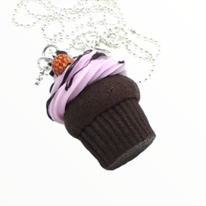 Κολιέ Cupcake σοκολάτα φράουλα(cupcake necklace),χειροποίητα κοσμήματα μινιατούρες γλυκών και απομίμησης φαγητού απο πολυμερικό πηλό Mimitopia - γυναικεία, πηλός, χειροποίητα, μινιατούρες φιγούρες - 2
