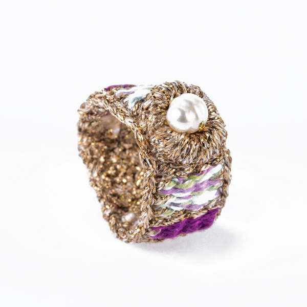 ATHINA MAILI - Πολύχρωμο υφαντό δαχτυλίδι με μαργαριτάρι - μαργαριτάρι, νήμα, boho