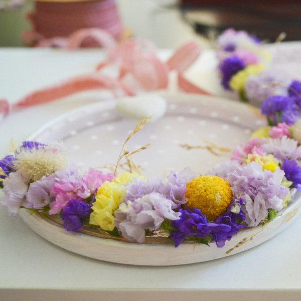 Μικρό τελάρο με διάμετρο 13 εκ., μεταμορφωμένο σε στεφάνι με αποξηραμένα άνθη, για τη γιορτή της μητέρας - romantic, διακοσμητικά - 5