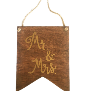 διακοσμητικό ξύλινο σημαιάκι Mr & Mrs - ξύλινο