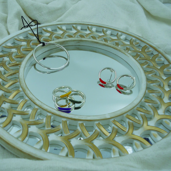 "Complement" Ασημένια σκουλαρίκια κύκλος με λεπτομέρεια από σμάλτο - ασήμι, καρφωτά - 3
