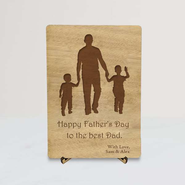 Ξύλινη Κάρτα με σταντ 12cm x 17cm -Πατέρας με 2 αγόρια-Δώρο για την Γιορτή του Πατέρα - δώρο, σε αγαπώ, οικογένεια, δώρα για τον μπαμπά, γιορτή του πατέρα