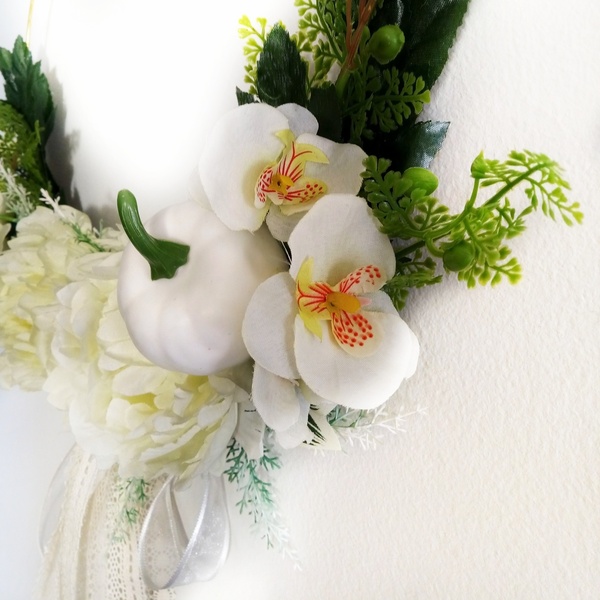 Στεφάνι με λευκά άνθη - στεφάνια - 4