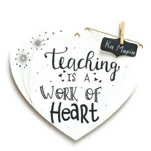 Διακοσμητική καρδιά από mdf για δασκάλους, ζωγραφισμένη στο χέρι, με διαστάσεις 15 x 15 εκ. - δώρα για δασκάλες, καρδιά, personalised