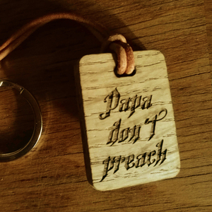 Ξύλινο δρύινο μπρελόκ "Papa don't preach" δώρο για τον πατέρα - χάραξη, δώρα για τον μπαμπά, γιορτή του πατέρα, ξύλινα, προσωποποιημένα - 3