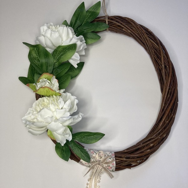 Χειροποιητο Διακοσμητικο Καφε Στεφανι Με Ασπρα Λουλουδια διαμ.30cm - διακοσμητικό, στεφάνια - 5