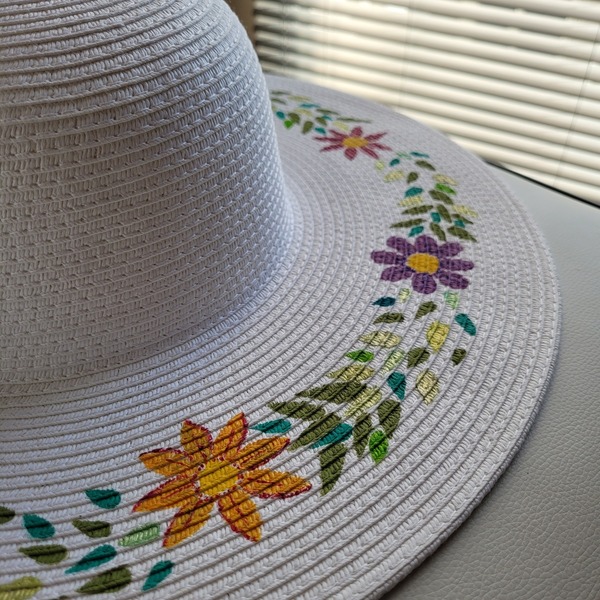 Καπέλο λευκό ζωγραφισμένο στο χέρι. - ζωγραφισμένα στο χέρι, λουλούδια, ψάθινα - 2