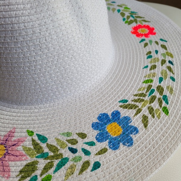 Καπέλο λευκό ζωγραφισμένο στο χέρι. - ζωγραφισμένα στο χέρι, λουλούδια, ψάθινα - 4