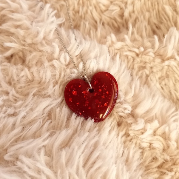 Κολιέ από υγρό γυαλί "heart" σε βαθύ κόκκινο χρώμα με κόκκινα γυαλιστερά φύλλα και μεταλλικά στοιχεία από ανοξείδωτο ατσάλι. - γυαλί, καρδιά, κοντά, ατσάλι, φθηνά - 2