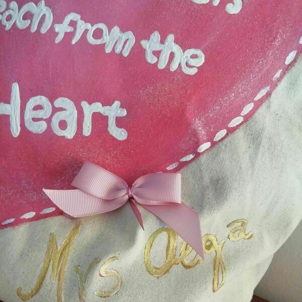 Δώρο για την δασκάλα - Πάνινη τσάντα ζωγραφισμένη με καρδιά 2021 - ύφασμα, δώρα για δασκάλες, πάνινες τσάντες - 3