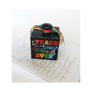 Βιβλιοστάτης ξύλινος μαύρος δώρο για δασκάλους 9*9* 11εκ. ύψος - σχολικό, δώρα για δασκάλες - 4