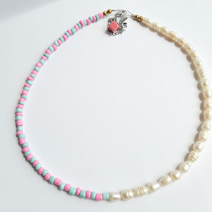 Κολιέ με μαργαριτάρια και πολύχρωμες χάντρες - ημιπολύτιμες πέτρες, χάντρες, κοντά, πέρλες