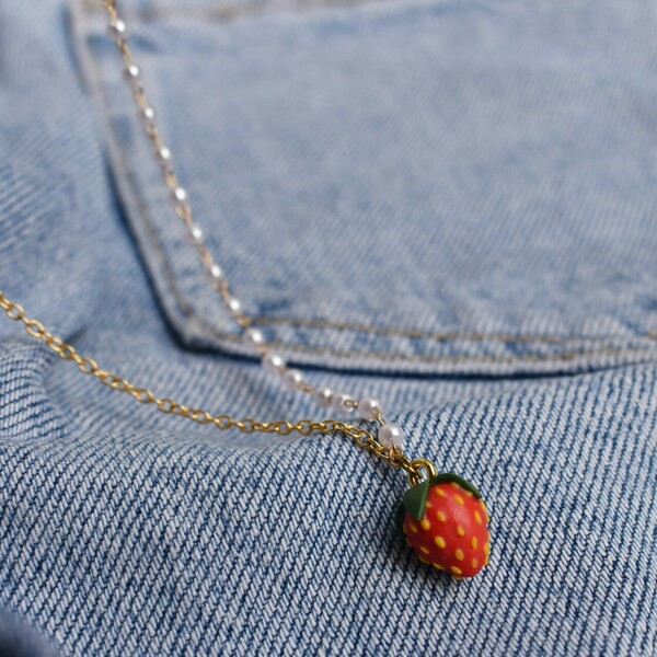 Strawberry Minimal Necklace | Κολιέ με χειροποίητη φράουλα από πηλό (επιχρυσωμένος ορείχαλκος, ατσάλι) (50εκ.) (αυξομειούμενο) - charms, πηλός, κοντά, πέρλες - 2