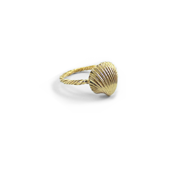 " Golden Seashell " - Xειροποίητο επίχρυσο 18Κ δαχτυλίδι με στριφτή γάμπα και ένα κοχύλι. - επιχρυσωμένα, ορείχαλκος, κοχύλι, θάλασσα, μικρά