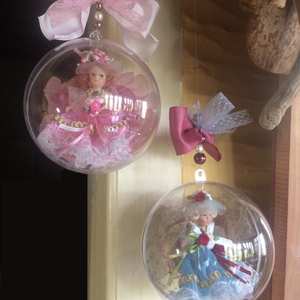 Διακοσμητικό κρεμαστό τριανταφυλλί κουκλάκι μινιατούρα σε μπάλα πλέξιγκλας - κορίτσι, κουκλίτσα, διακοσμητικά, μινιατούρες φιγούρες, δωμάτιο παιδιών - 5