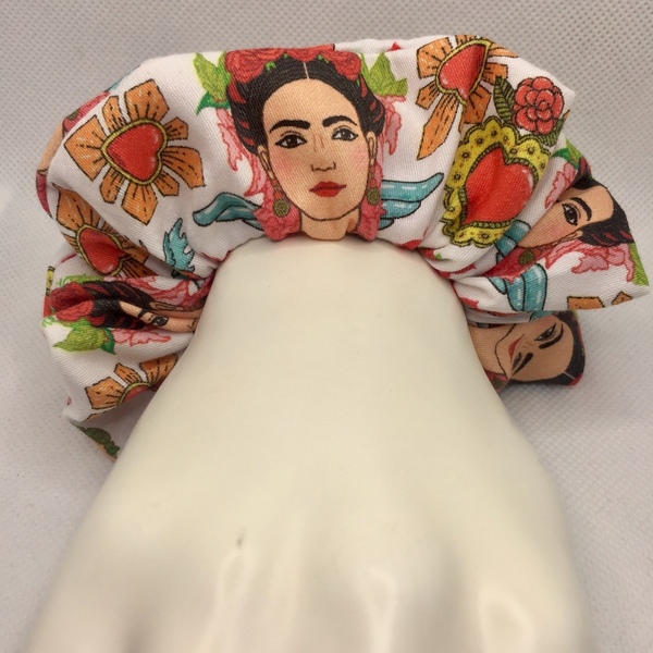 Υφασμάτινο λαστιχάκι scrunchie "Frida" - ύφασμα, για τα μαλλιά, frida kahlo, λαστιχάκια μαλλιών - 4