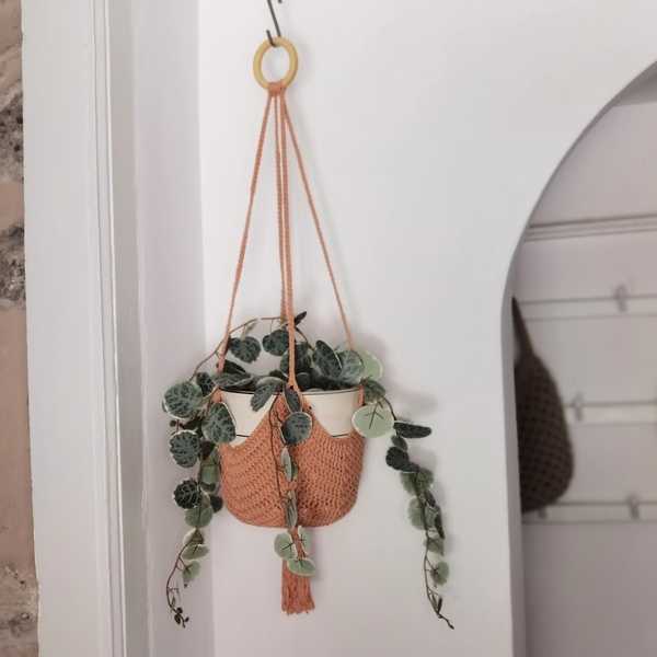 Πλεκτό κρεμαστό κασπό εσωτερικού χώρου, terracotta ανοικτό - κρεμαστά, χειροποίητα, διακοσμητικά, κασπώ - 2