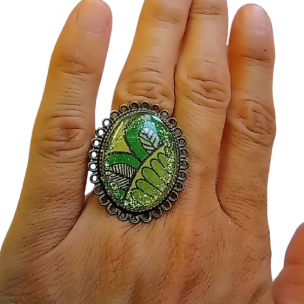 Δαχτυλίδι σε οβάλ μπρόυντζινη βάση και πράσινα χρώματα - γυαλί, μπρούντζος, μεγάλα, αυξομειούμενα, φθηνά - 3