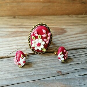 Σκουλαρίκια από πολυμερικό πηλό χειροποίητα σε κόκκινο φόντο με μαργαρίτες - πηλός, λουλούδι, καρφωτά, μικρά, καρφάκι - 5