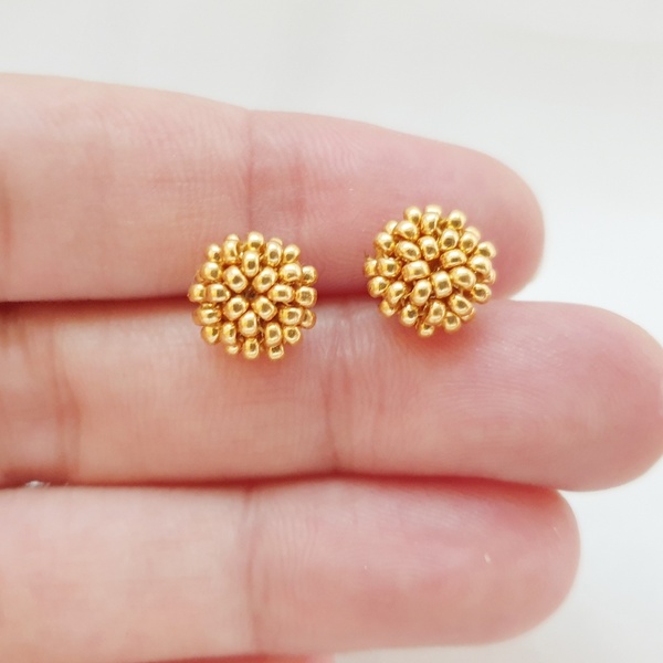 Καρφωτά σκουλαρίκια mini miyuki berries "gold" - minimal, καρφωτά, μικρά, seed beads, καρφάκι - 2
