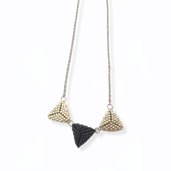Εντυπωσιακό κολίε miyuki 3d triangles "silver&black" - γεωμετρικά σχέδια, miyuki delica, minimal, κοντά