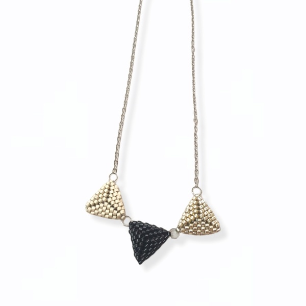 Εντυπωσιακό κολίε miyuki 3d triangles "silver&black" - κοντά, miyuki delica, minimal, γεωμετρικά σχέδια