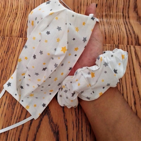 Σετ scrunchie και μάσκα σε βαμβακερό ύφασμα με αστεράκια. - μάσκες προσώπου, λαστιχάκι, για τα μαλλιά, σετ δώρου, αστέρι - 4