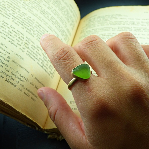 "Green triangle Seaglass ring" - Xειροποίητο επίχρυσο 18κ ματ δαχτυλίδι με γυαλάκι της θάλασσας. - γυαλί, επιχρυσωμένα, αυξομειούμενα - 2