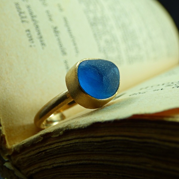 " Blue Seaglass ring" - Xειροποίητο επίχρυσο 18κ ματ δαχτυλίδι με γυαλάκι της θάλασσας! - γυαλί, επιχρυσωμένα, αυξομειούμενα - 4