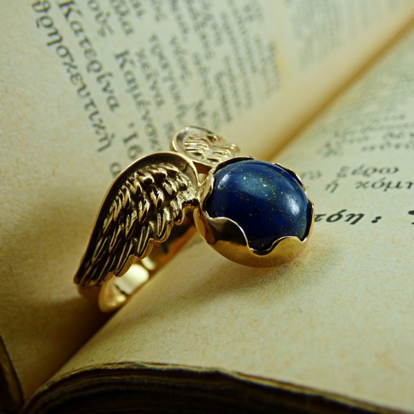 "Lapis Winds" - Χειροποίητο δαχτυλίδι, επίχρυσο, με ημιπολύτιμο λίθο Lapis Lazuli (10mm). - ημιπολύτιμες πέτρες, επιχρυσωμένα, φτερό, αυξομειούμενα - 3
